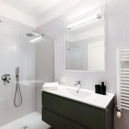 Apartment Daisy Flower - The House Of Travelers Como